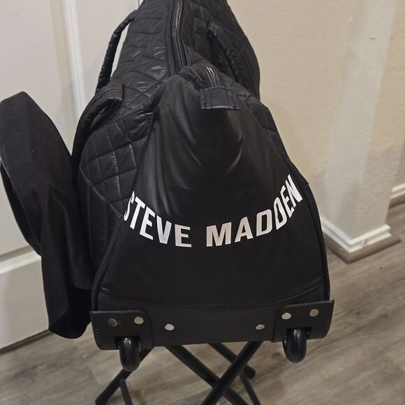 Steve Madden Evelyn Collection Quilted Rolling Travel Duffel Bag - Picture 8 of 13